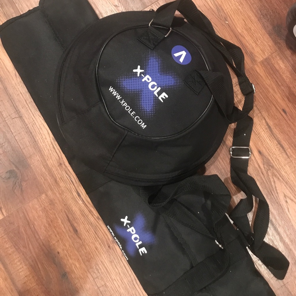 Pole fitness pole and carrying case